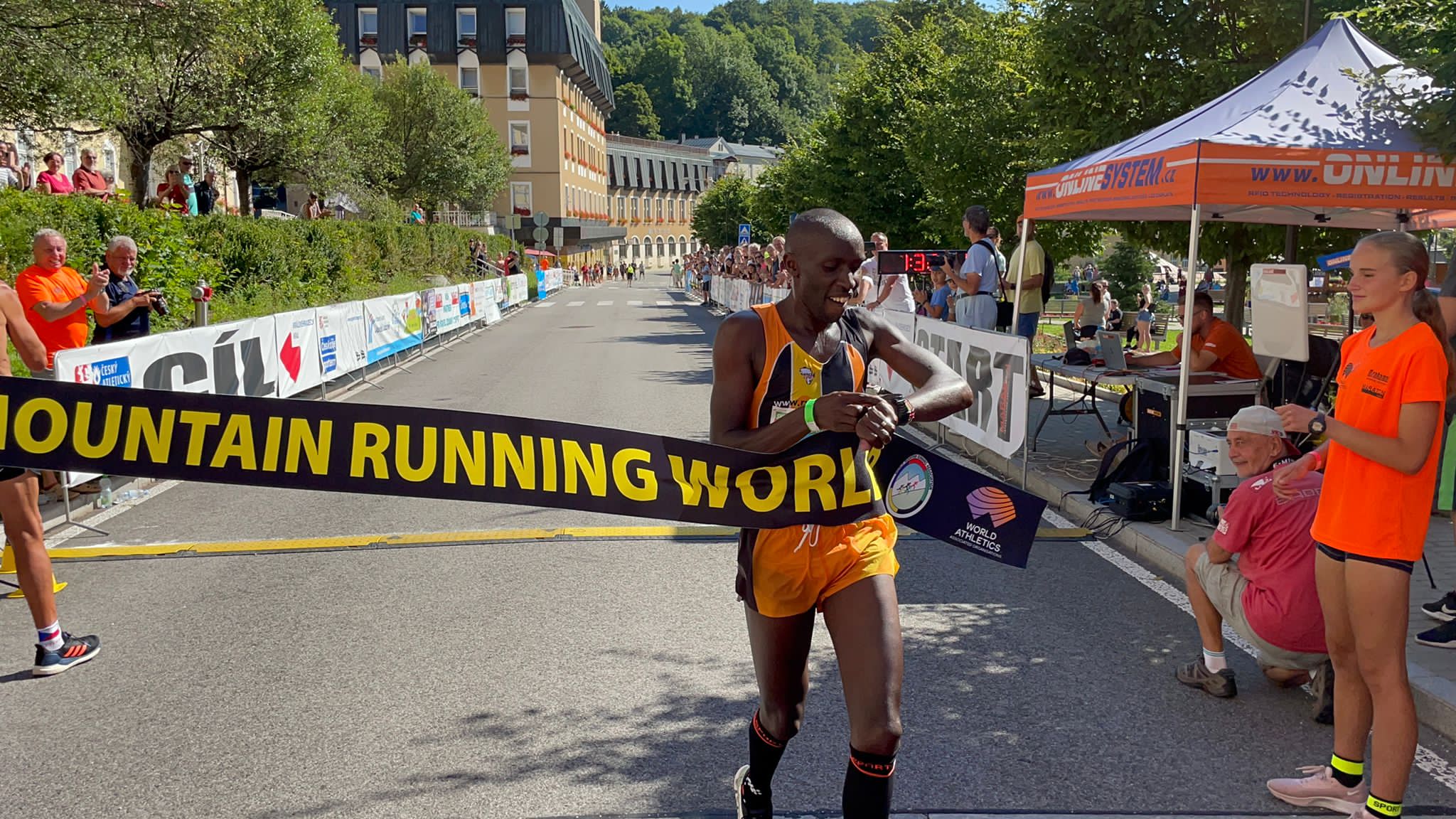 Dc Weekly 21年8月16日 マウンテンランニングw杯 ティム オルソンがfkt更新 来週はutmb開幕 Dogsorcaravan トレイルランニング スカイランニングのオンラインメディア