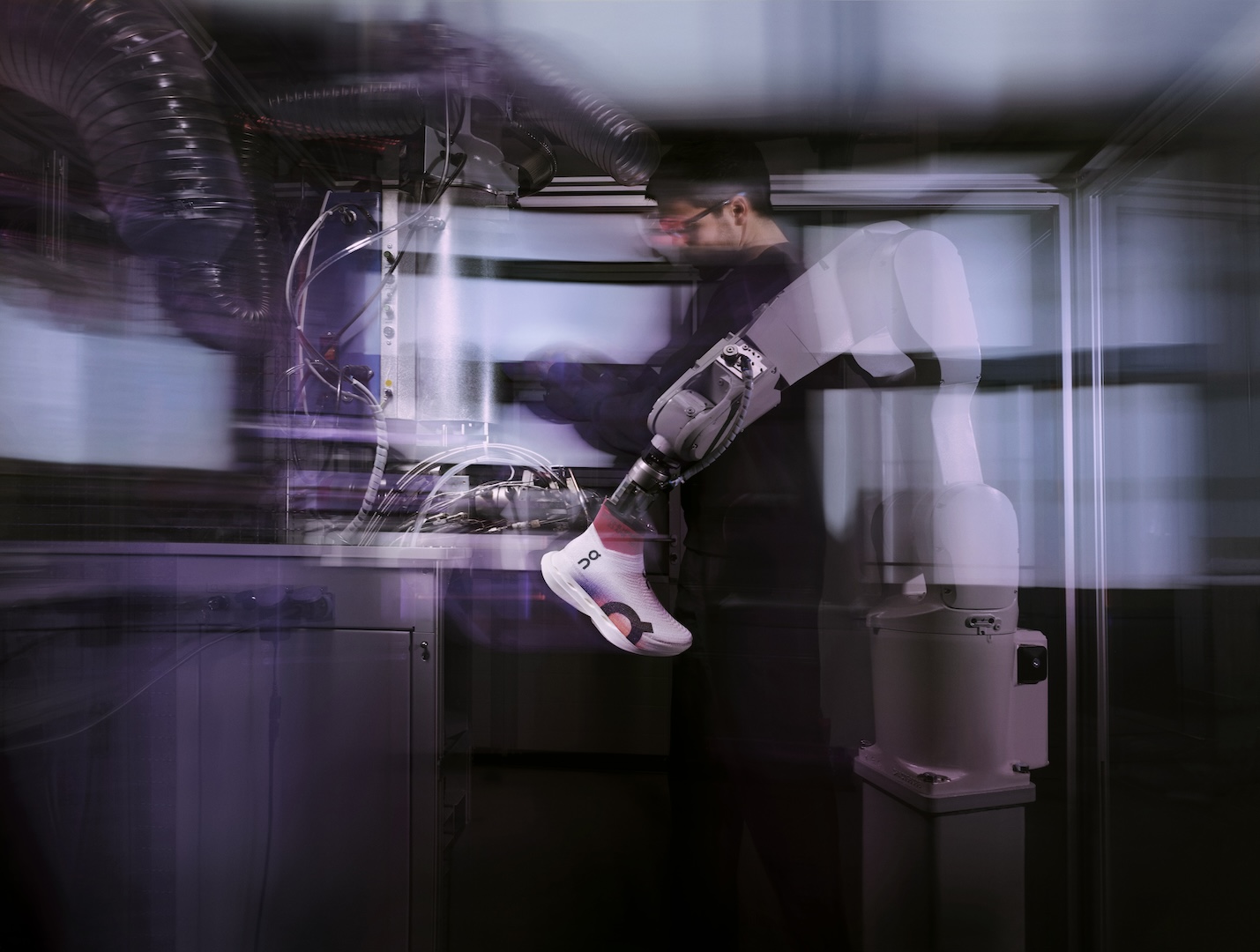 Onが画期的な新技術、単一工程で高性能アッパーを製造する「LightSpray